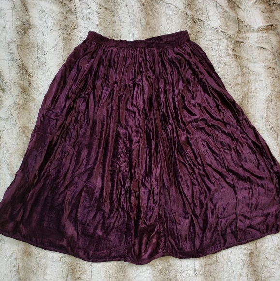 Avenue Dresses & Skirts - Avenue 18 20 dark purple lightweight velvet skirt
